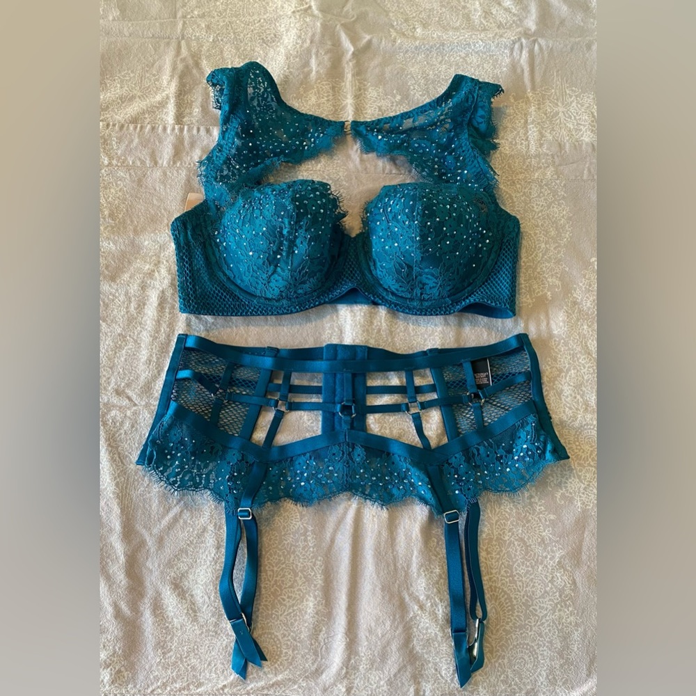 Victoria’s Secret Very Sexy Bra & Belt Set